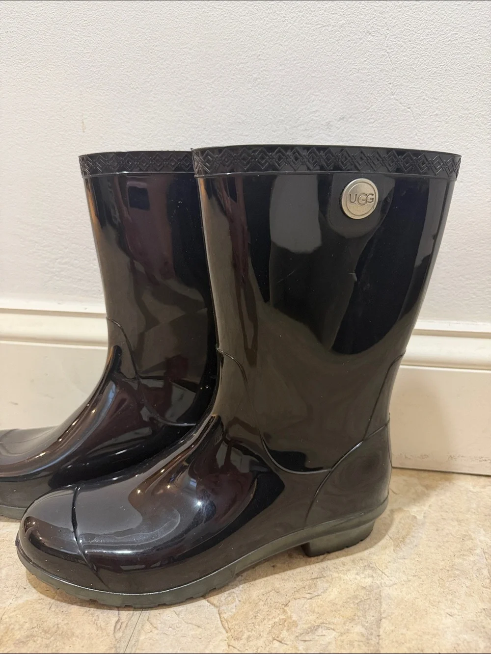 UGG worn twice